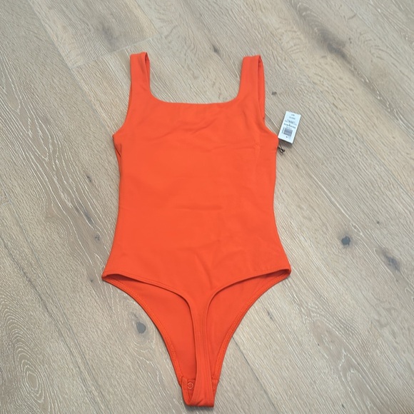 NWT Aritzia Contour Body Suit 2xs - Picture 3 of 3